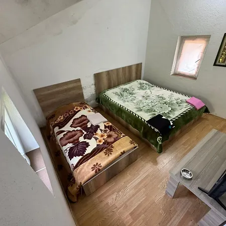 El Fa Ge Sa Bed & Breakfast Bajram Curri